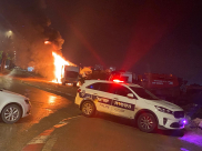 فيديو: اندلاع النيران بسيارات وشاحنات في مدينة اللد